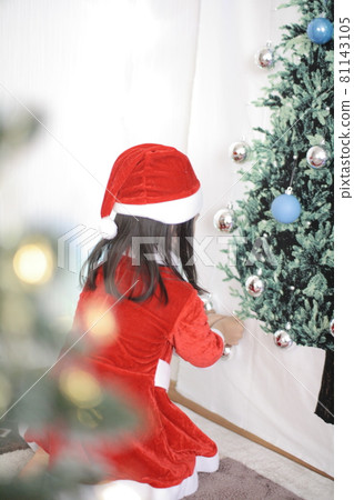 Christmas decorations with children with trees and tapestries Christmas decorations with children with trees and tapestries 81143105