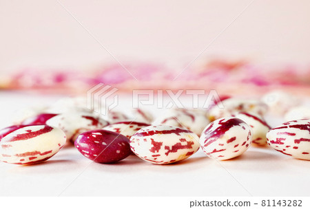 Uncooked beans studio shot 81143282