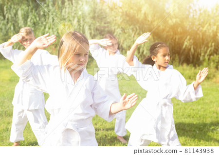 Barefoot kids doing kata 81143938