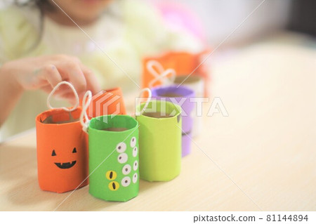 萬聖節裝飾品和帶孩子的裝飾品 81144894