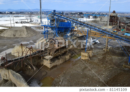 碎石廠建築材料生產現場 碎石廠建築材料生產現場 81145109