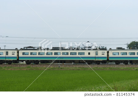 北陸本線五十鈴福岡JR東485系T12編隊④茂葉484-1016（新潟）山側 81145374