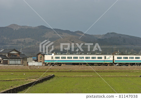 北陸本線五十鈴福岡JR東485系列T17編隊①黑羽481-1023(新潟)山邊 北陸本線五十鈴福岡JR東485系列T17編隊①黑羽481-1023(新潟)山邊 81147038