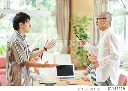 Young couple and old couple quarreling 81148639