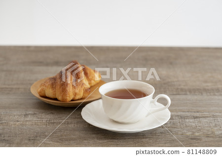 Black tea tea time croissant 81148809