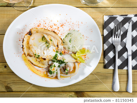 Baked cuttlefish with boiled rice Baked cuttlefish with boiled rice 81150345