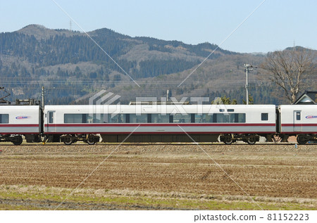 Hokuriku Main Line Isurugi-Fukuoka Hokuetsu Express 681 series N01 formation ③ Moha 681-2201 Mountain side 81152223