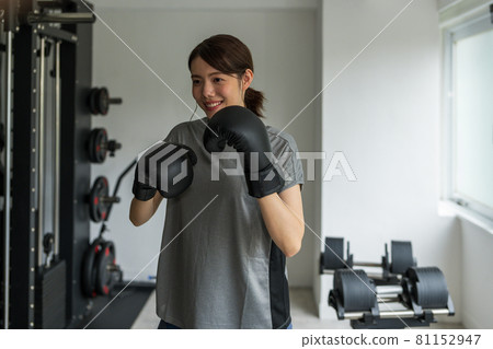 在私人健身房訓練 女性 81152947