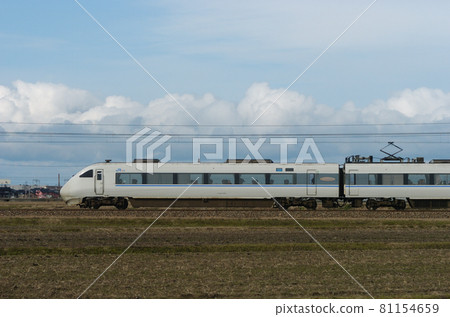 Hokuriku Main Line Mikawa-Kaga-Kasama JR West 681 series T07 formation ① Kuro 681-1001 (Kanazawa) mountain side 81154659