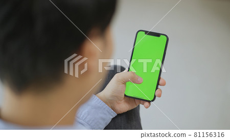 Middle man looking at a smartphone (chroma key) Middle man looking at a smartphone (chroma key) 81156316