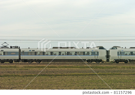 Hokuriku Main Line Mikawa-Kaga-Kasama JR West 681 series T03 formation ⑥ Kumoha 681-503 (Kanazawa) Mountain side 81157296