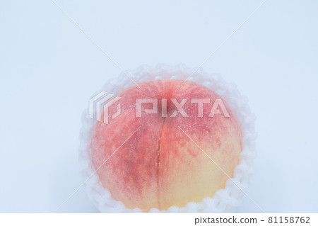 Hida peach white background peach tart 81158762
