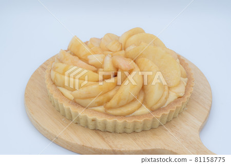 Hida peach white background peach tart 81158775