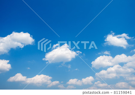  藍天和雲彩 81159841