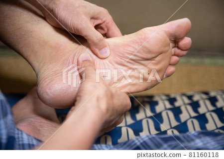 Senior man sole 81160118
