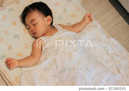 A child to take a nap A child to take a nap 81160241