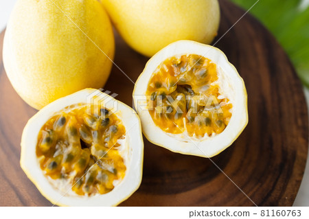 可以吃的黃色百香果 81160763