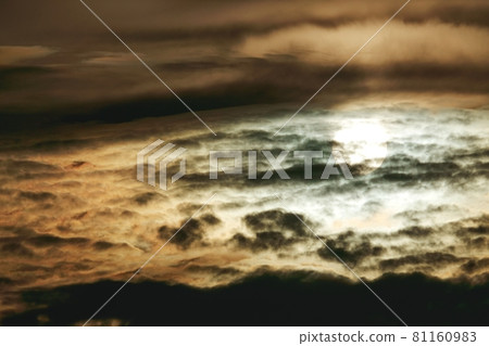 Sunset and clouds / telephoto Sunset and clouds / telephoto 81160983