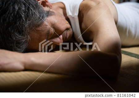 Senior man sleeping prone 81161042