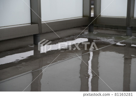 雨滴、水滴、漣漪的圖像 81163281