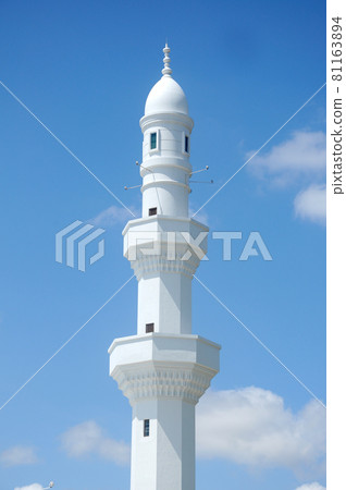 SEREMBAN, MALAYSIA -NOVEMBER 13, 2016: The minaret or tower at Al Hussain Mosque at Seremban 2, Negeri Sembilan, Malaysia.  81163894