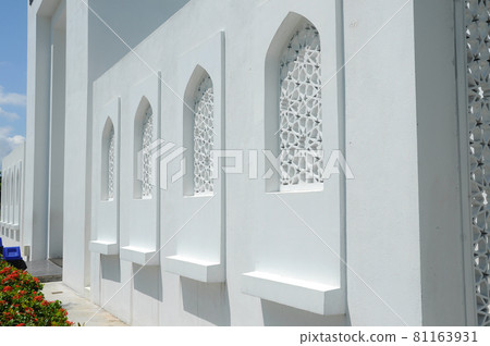 SEREMBAN, MALAYSIA -NOVEMBER 13, 2016: The Islamic geometry pattern decoration at Al Hussain Mosque at Seremban 2, Negeri Sembilan, Malaysia. 81163931