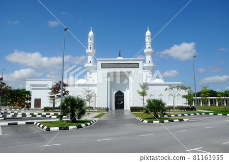 SEREMBAN, MALAYSIA -NOVEMBER 13, 2016: Al Hussain Mosque at Seremban 2, Negeri Sembilan, Malaysia.  81163955