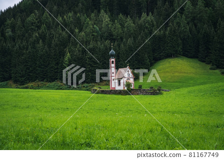 St Magdalena church in Val di Funes valley, Dolomites, Italy. Furchetta and Sass Rigais mountain peaks in background 81167749