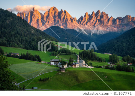 St Magdalena church in Val di Funes valley, Dolomites, Italy. Furchetta and Sass Rigais mountain peaks in background 81167771