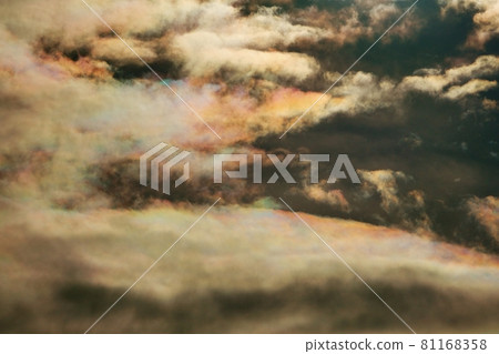 早晨的天空和彩虹色 早晨的天空和彩虹色 81168358