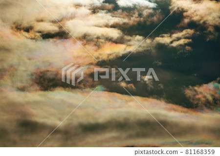 早晨的天空和彩虹色 早晨的天空和彩虹色 81168359