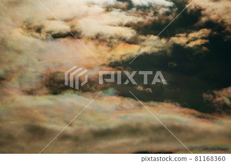 早晨的天空和彩虹色 早晨的天空和彩虹色 81168360