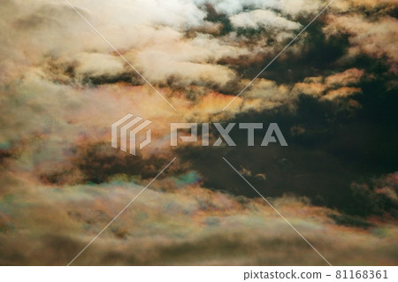 早晨的天空和彩虹色 早晨的天空和彩虹色 81168361