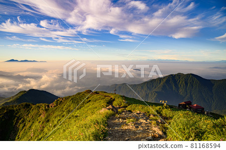 Nishikuro ridge and sea of clouds seen from Mt. Tanigawa Nishikuro ridge and sea of clouds seen from Mt. Tanigawa 81168594