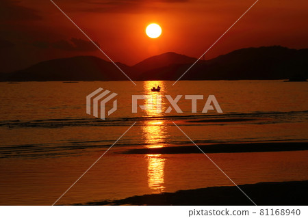 Shinkai海灘的晚上風景 Shinkai海灘的晚上風景 81168940