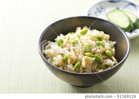 Rice cooked with edamame and fried tofu 6 Rice cooked with edamame and fried tofu 6 81169119