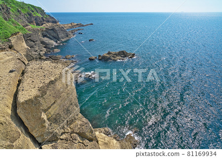 [Yase Cliff] Sasanami, Shika-cho, Hakui-gun, Ishikawa Prefecture 81169934