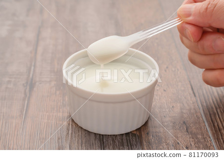 酸奶，勺子 81170093