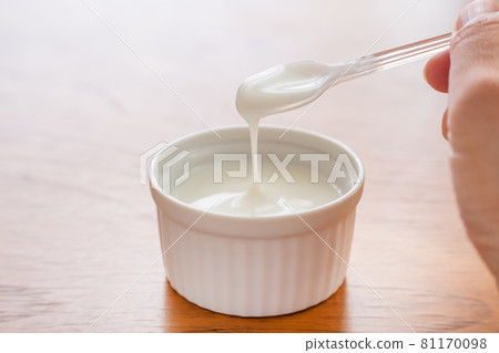 酸奶,勺子 酸奶,勺子 81170098