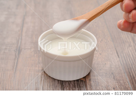 酸奶,勺子 酸奶,勺子 81170099