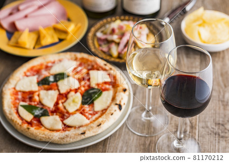 酒酒杯酒和食物 酒酒杯酒和食物 81170212