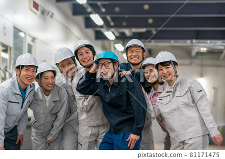 Companions working in the factory 81171475