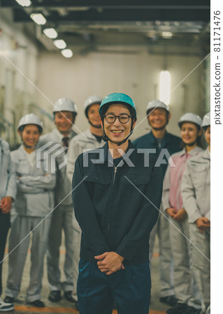 People working in the factory 81171476