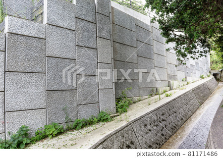 New concrete retaining wall built along the road New concrete retaining wall built along the road 81171486