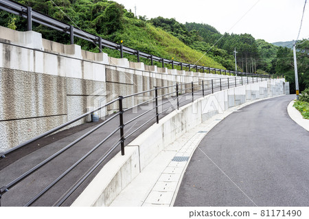New concrete retaining wall built along the road New concrete retaining wall built along the road 81171490
