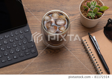Telework and coffee break Telework and coffee break 81172314
