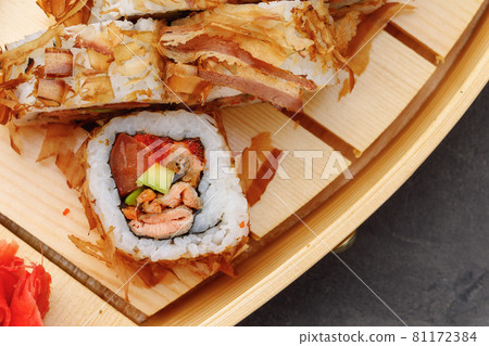 Sushi roll with tuna shavings on plate close up Sushi roll with tuna shavings on plate close up 81172384