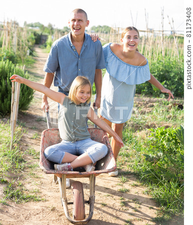Portrait of happy family Portrait of happy family 81173408
