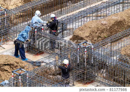 Reinforcing bar construction, pillar beam, foundation construction 81177986