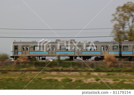 靠近座間市入谷市的相模線 205 系列電車 81179154